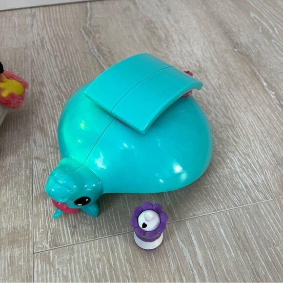 Plush Pink Interactive Hatchimals and 12
Hatchimal Figures - Picture 8 of 10